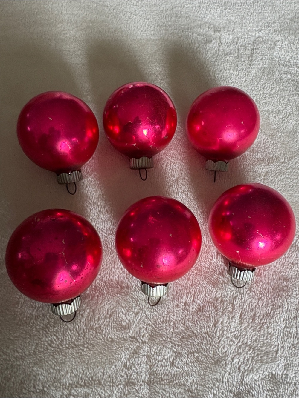 12 Vintage Shiny Brite 2” Christmas Glass Ornaments Red Pink Silver - Picture 9 of 12